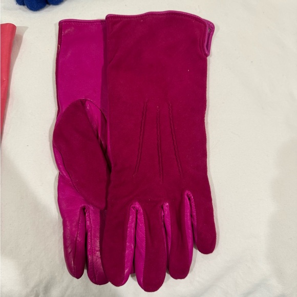 Bundle of 5 gloves and 1 scarf - Picture 5 of 9